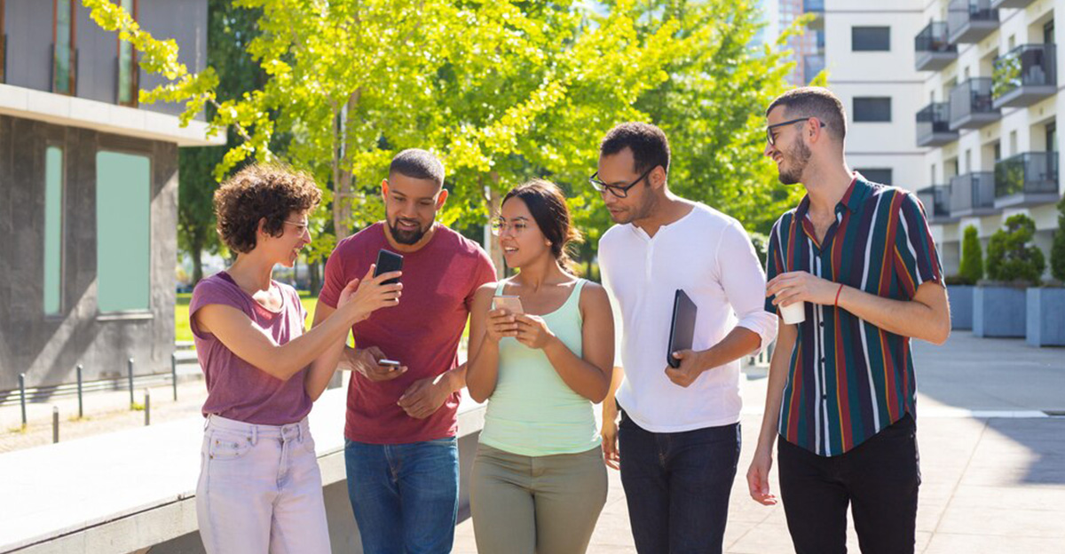 cheerful-woman-showing-phone-screen-her-excited-peers_1262-20865